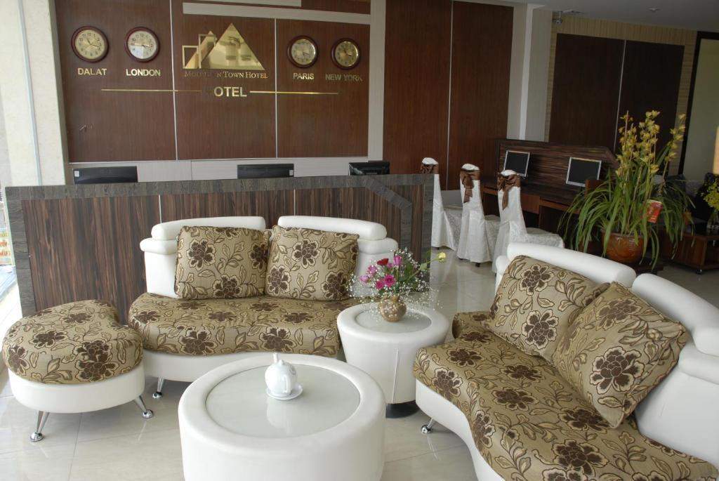 Mountain Town Hotel ดาลัด ภายนอก รูปภาพ